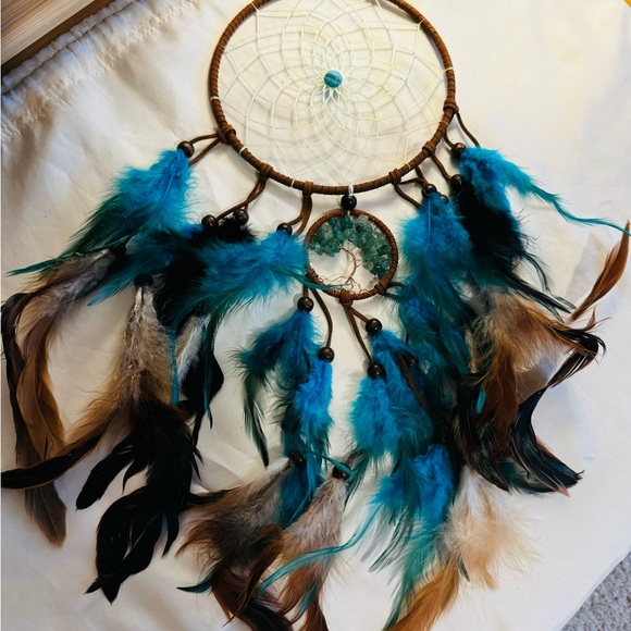 Gorgeous feathered Dreamcatcher with Tree of Life and sueded leather detailing - Picture 3 of 5